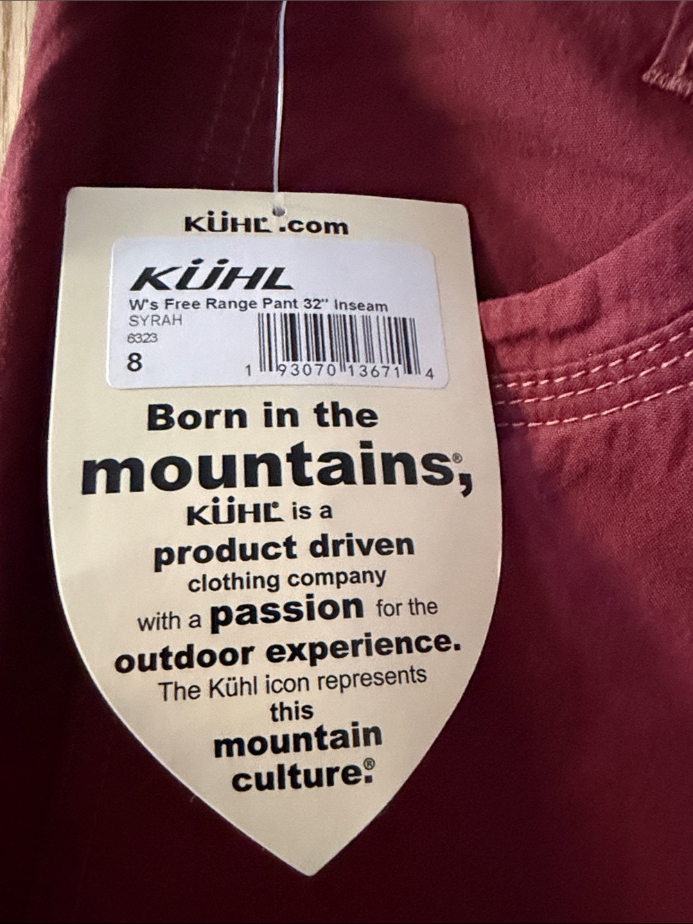Kuhl women’s Burgundy Cargo pants - Picture 4 of 5